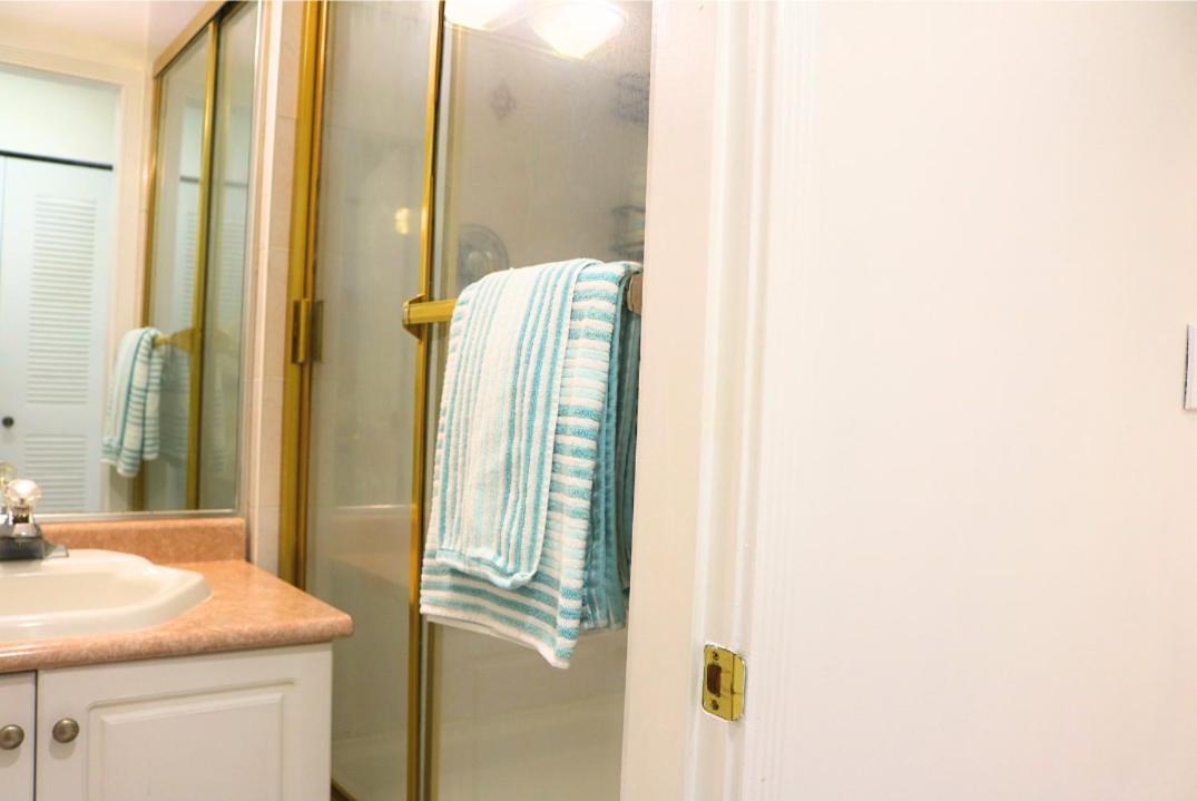 Pristine 3 Beds 2 Washroom Guest Suite Surrey Kültér fotó